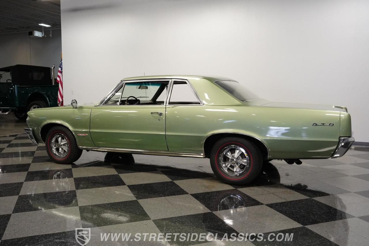 1964 Pontiac GTO Tri Power