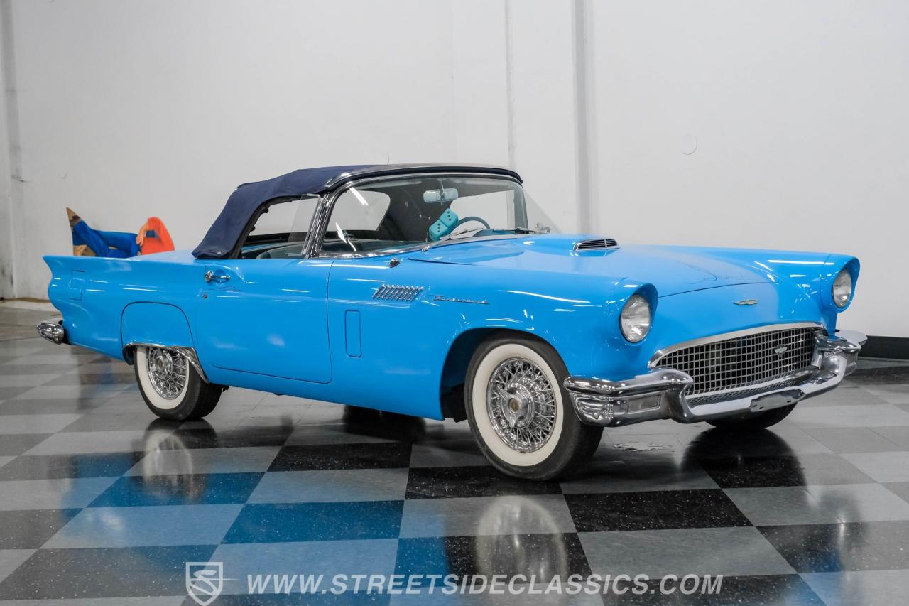 1957 Ford Thunderbird