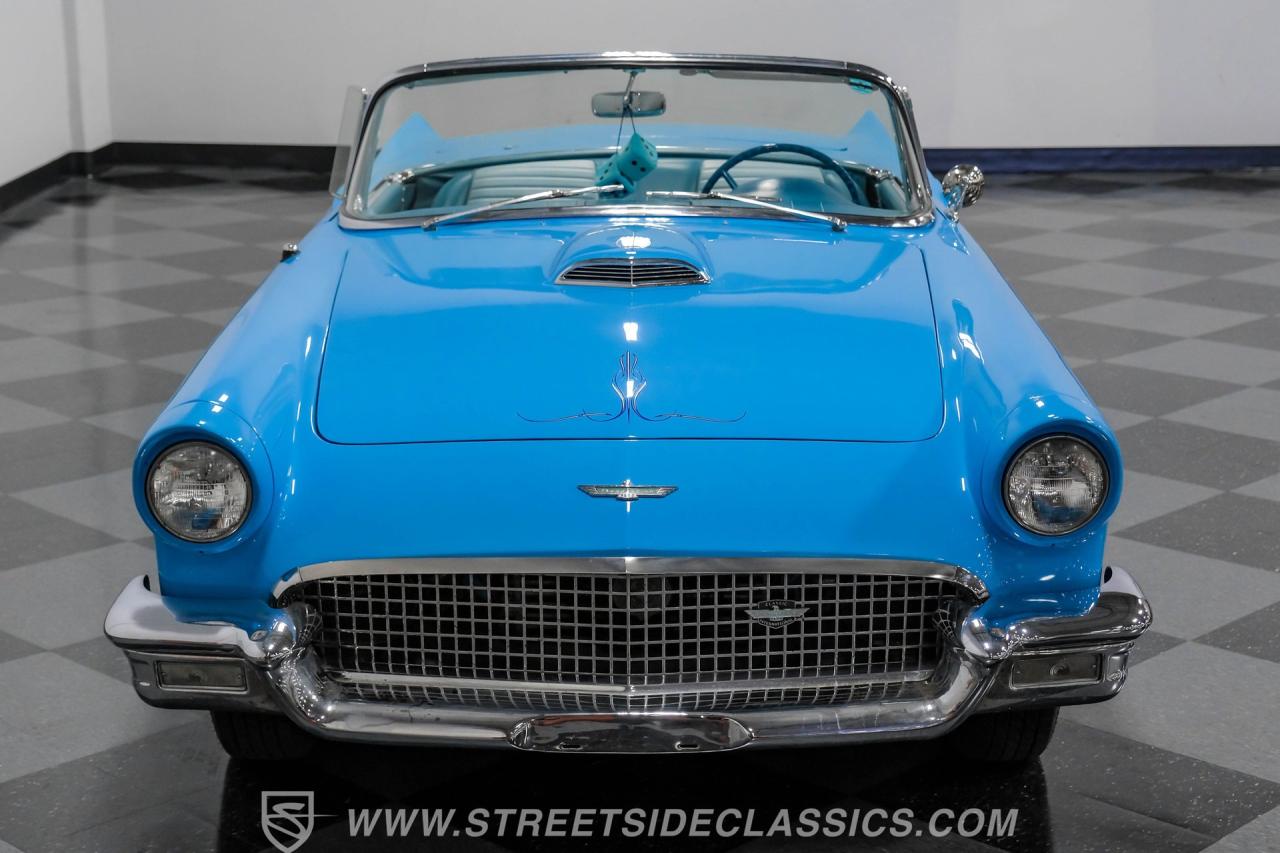 1957 Ford Thunderbird