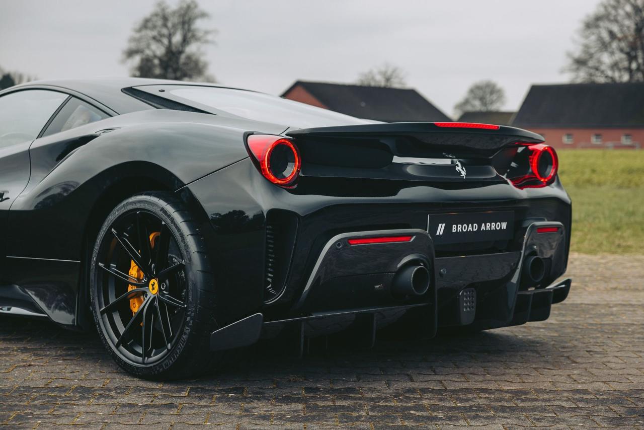 2020 Ferrari 488 PISTA