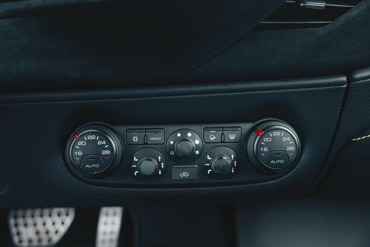 2020 Ferrari 488 PISTA