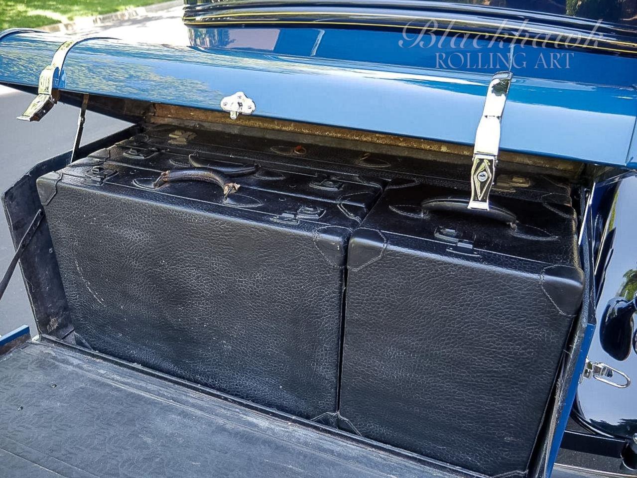 1933 Lincoln Twelve KA Sedan