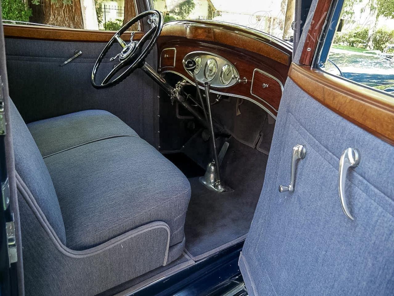 1933 Lincoln Twelve KA Sedan