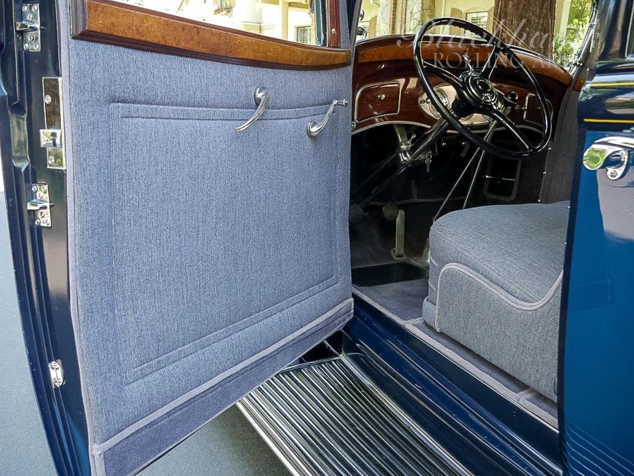 1933 Lincoln Twelve KA Sedan