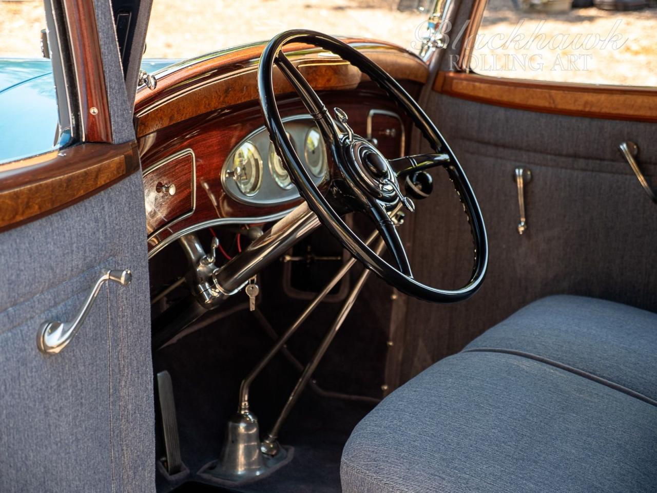 1933 Lincoln Twelve KA Sedan