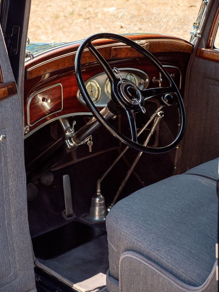 1933 Lincoln Twelve KA Sedan