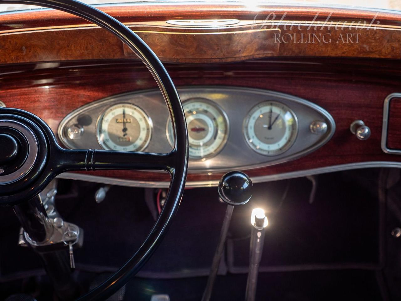 1933 Lincoln Twelve KA Sedan