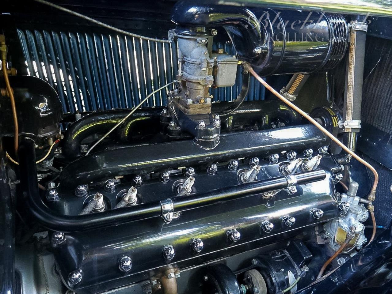 1933 Lincoln Twelve KA Sedan