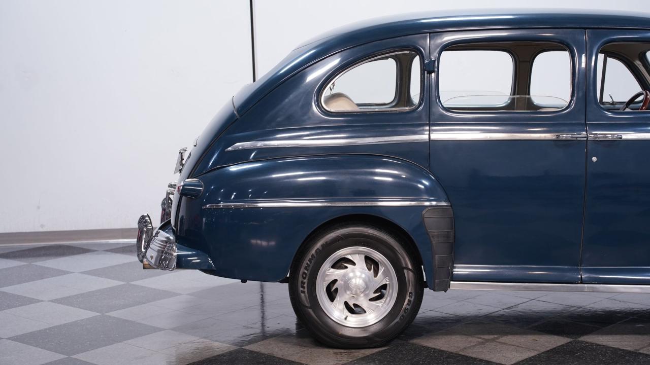 1947 Ford Deluxe Sedan