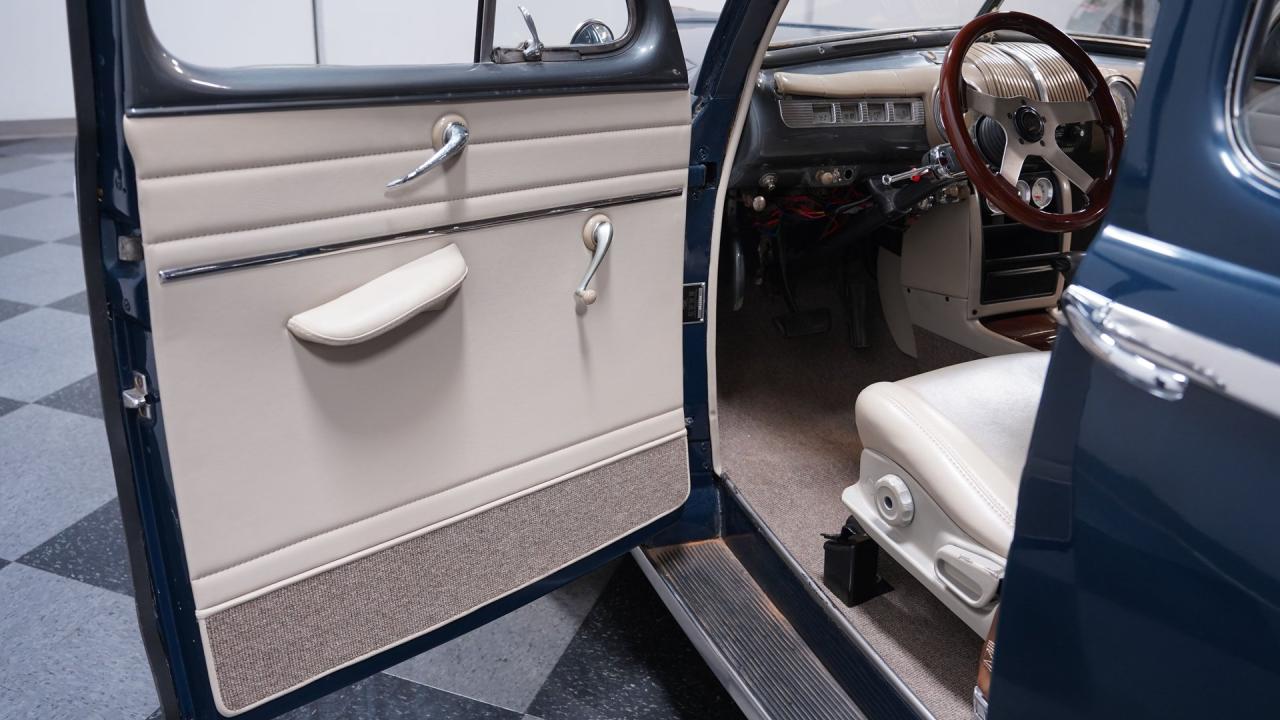 1947 Ford Deluxe Sedan