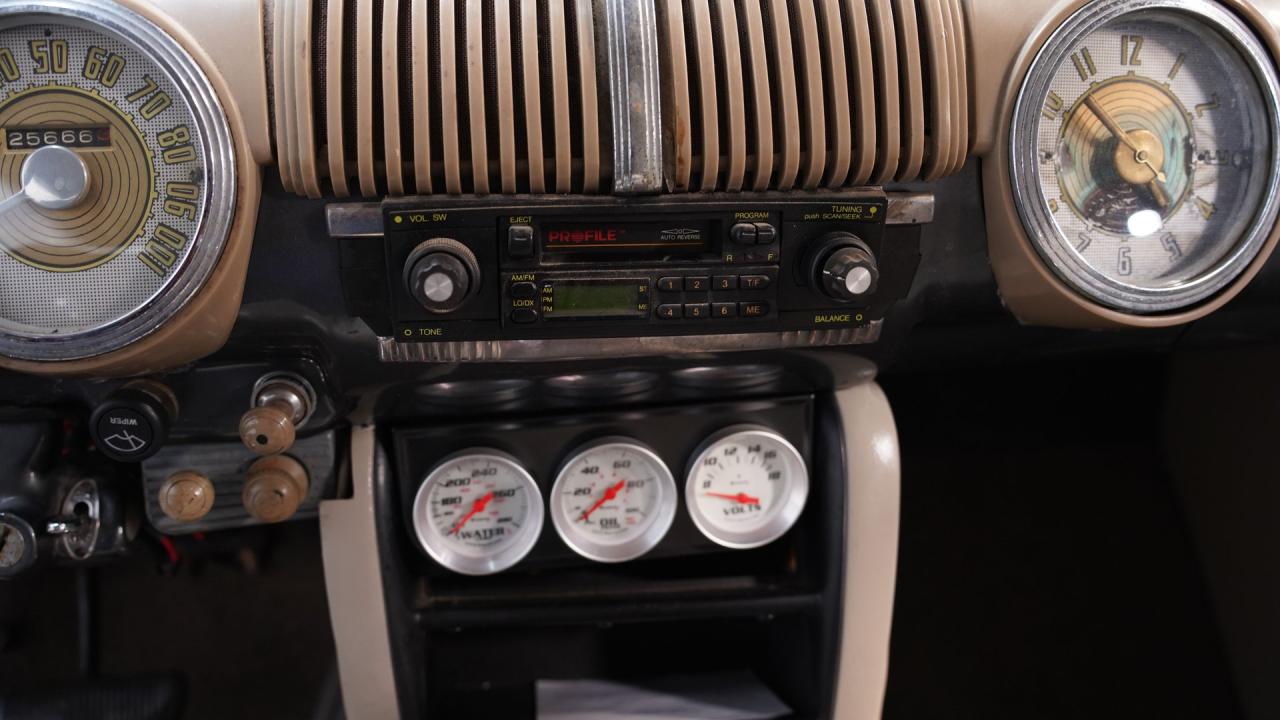 1947 Ford Deluxe Sedan