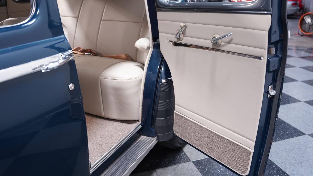 1947 Ford Deluxe Sedan