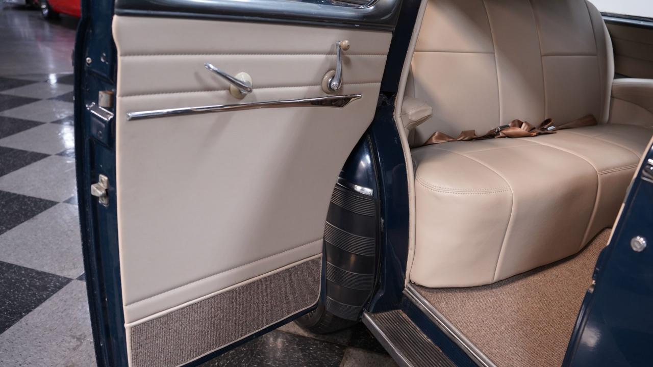 1947 Ford Deluxe Sedan