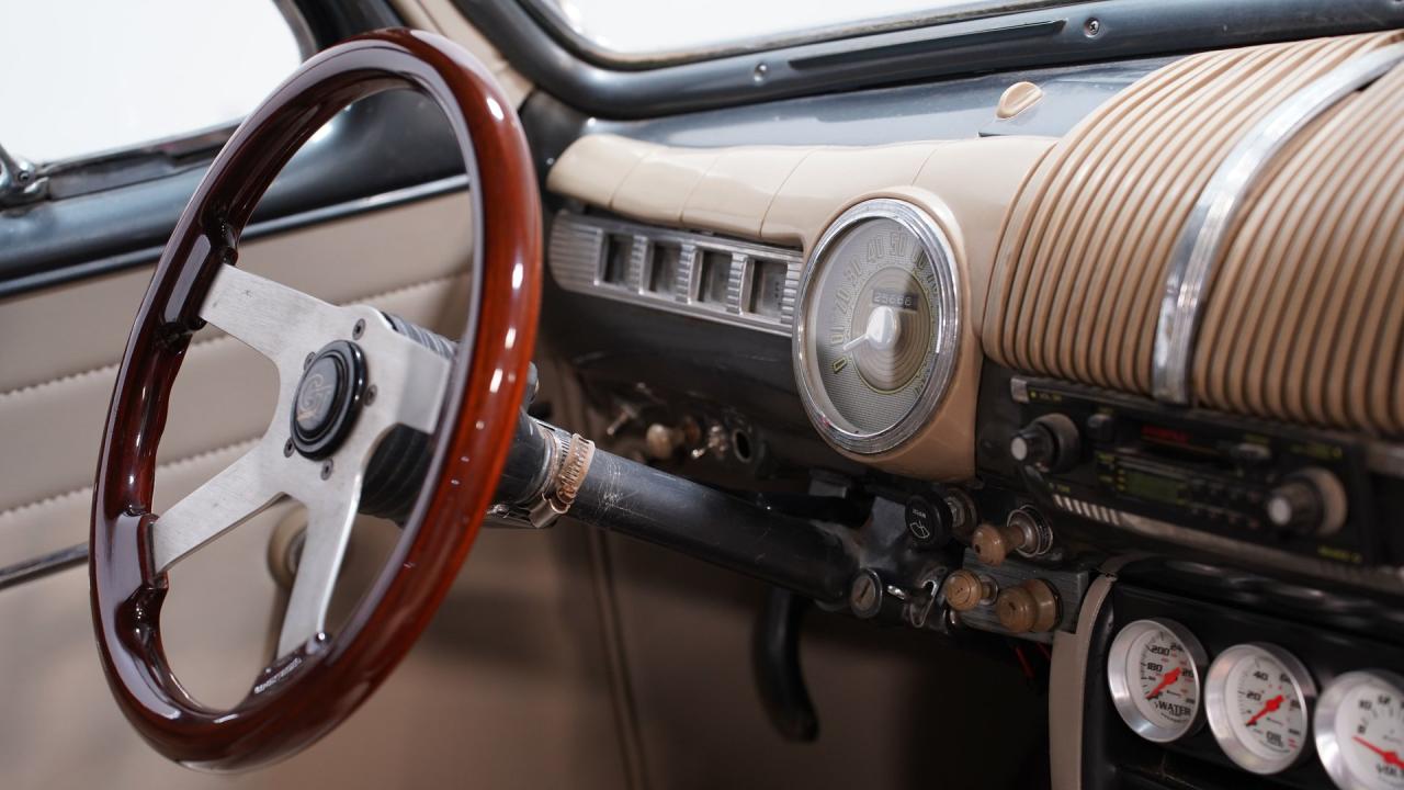 1947 Ford Deluxe Sedan