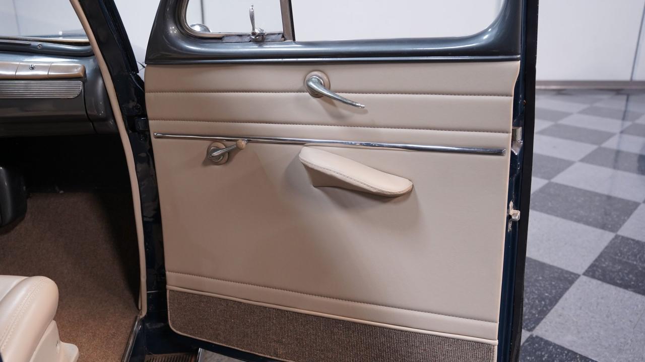 1947 Ford Deluxe Sedan