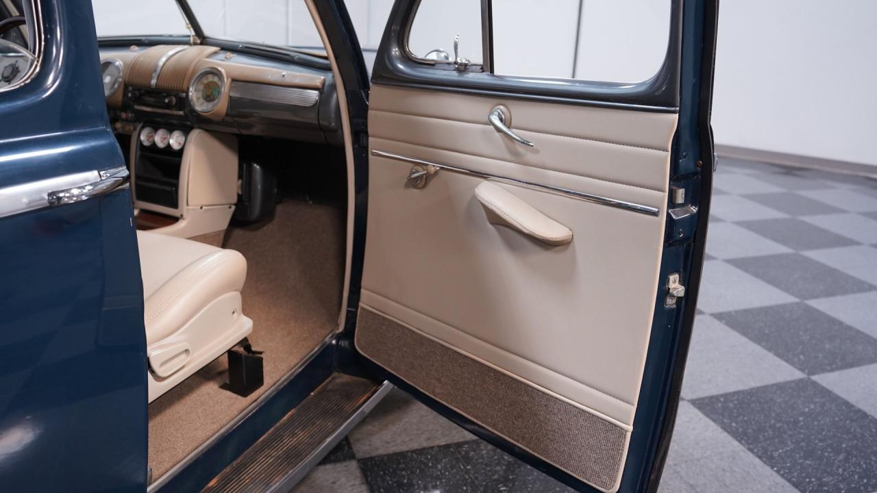 1947 Ford Deluxe Sedan