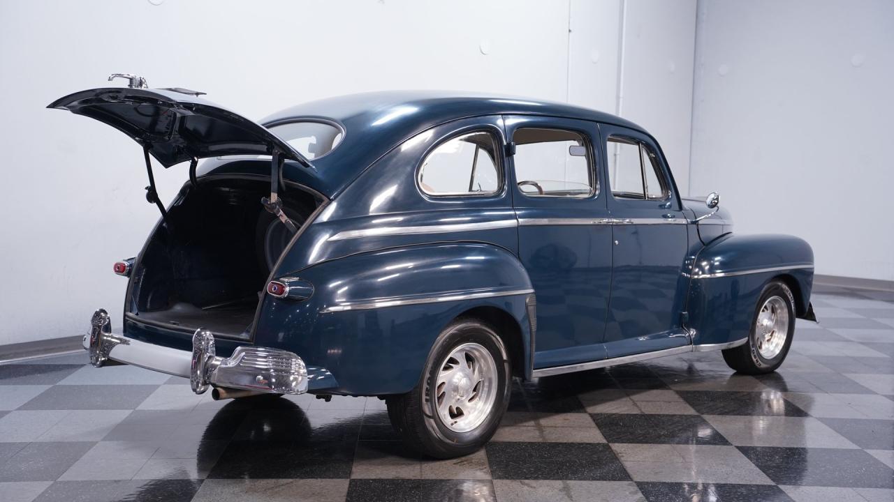 1947 Ford Deluxe Sedan