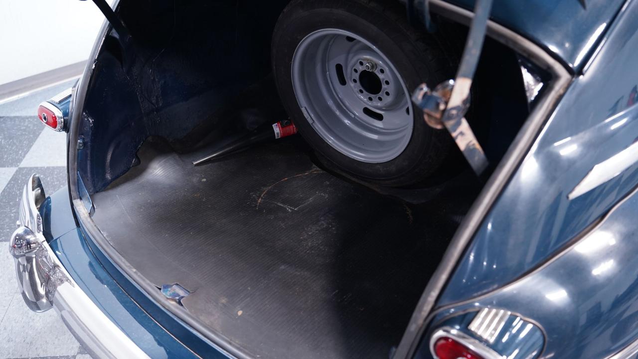 1947 Ford Deluxe Sedan