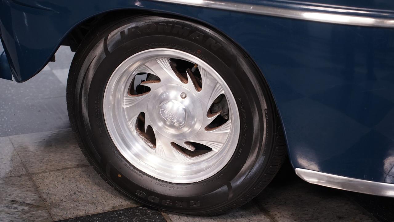 1947 Ford Deluxe Sedan