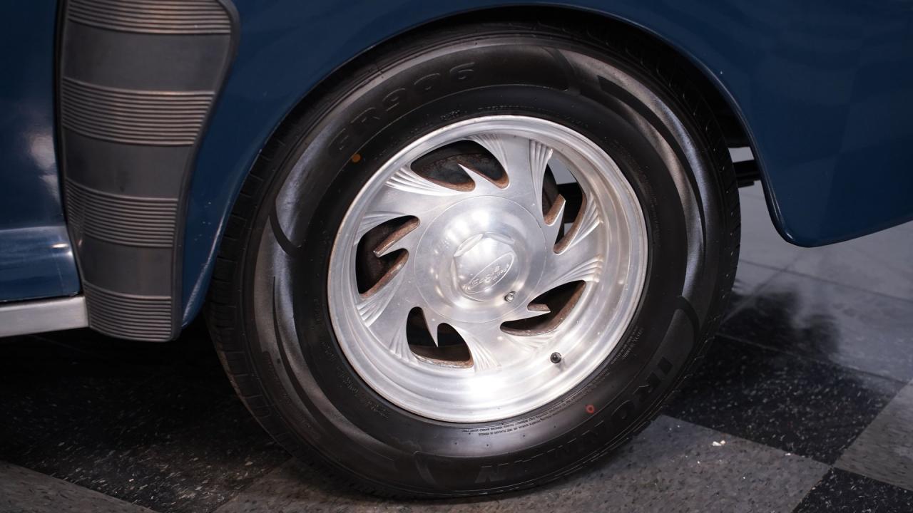 1947 Ford Deluxe Sedan