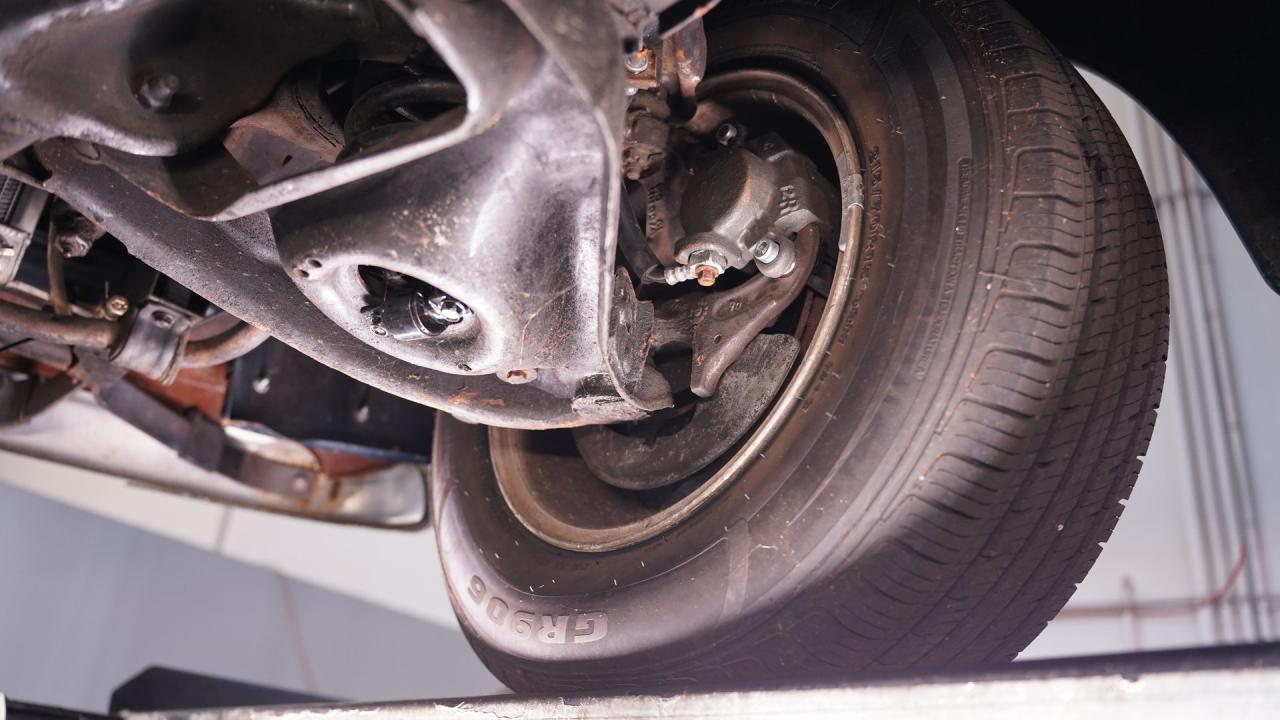 1947 Ford Deluxe Sedan