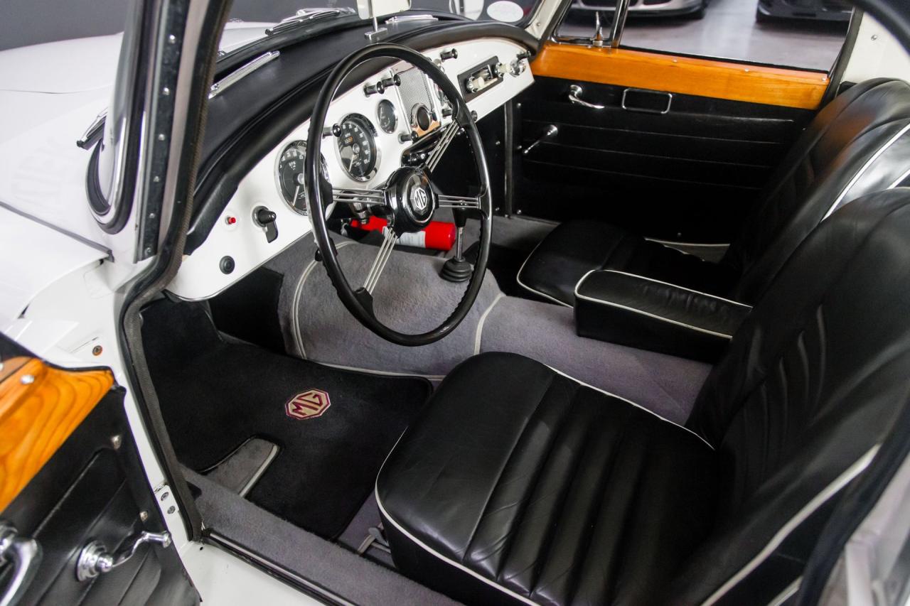 1959 MGA RESTORED COUPE A COUPE