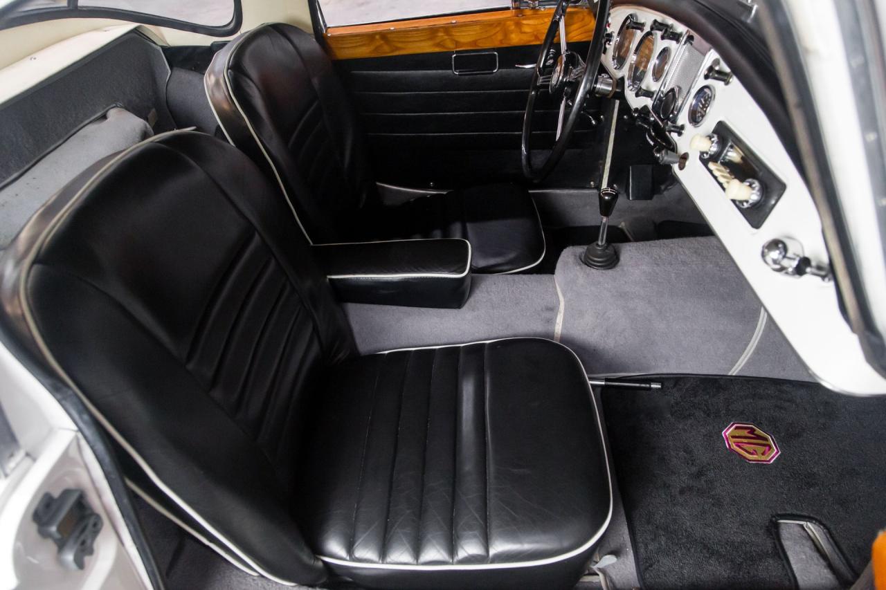1959 MGA RESTORED COUPE A COUPE