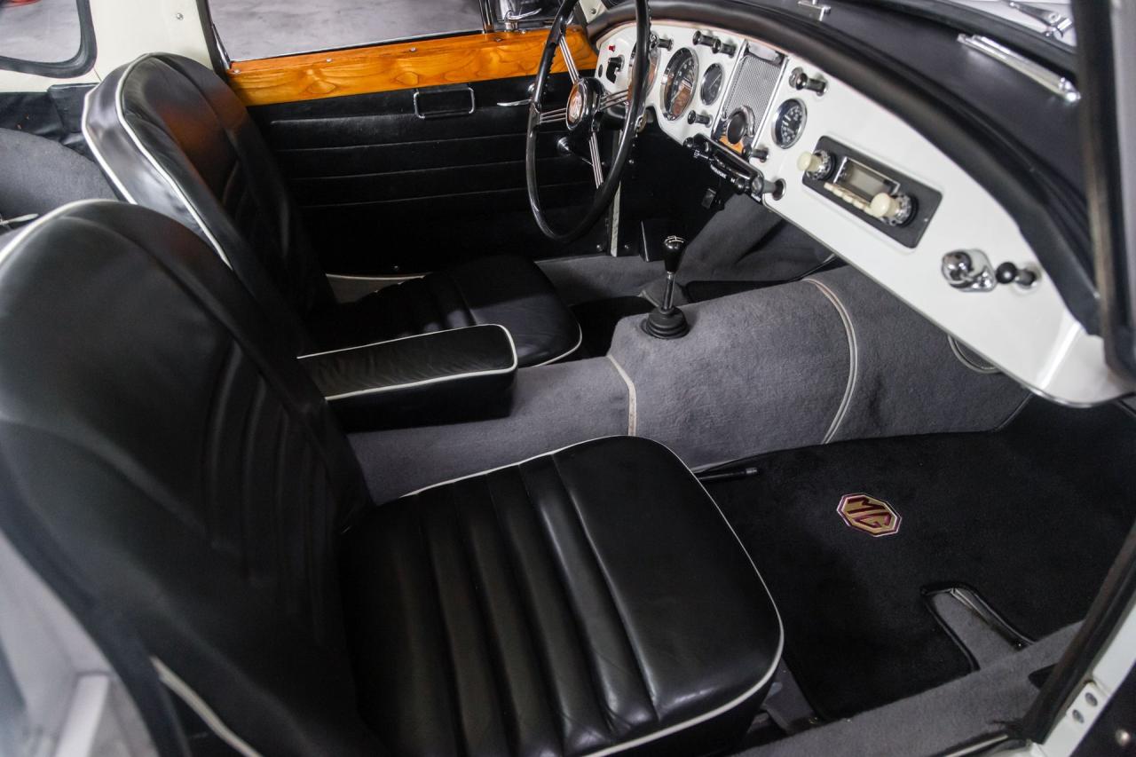 1959 MGA RESTORED COUPE A COUPE