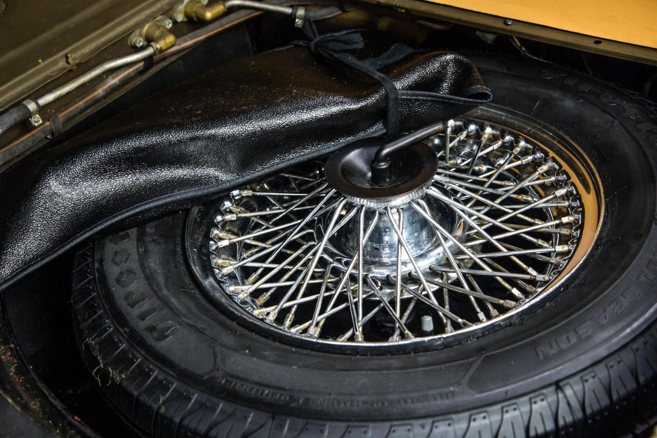 1973 Jaguar XKE V12 ROADSTER 4 SPD