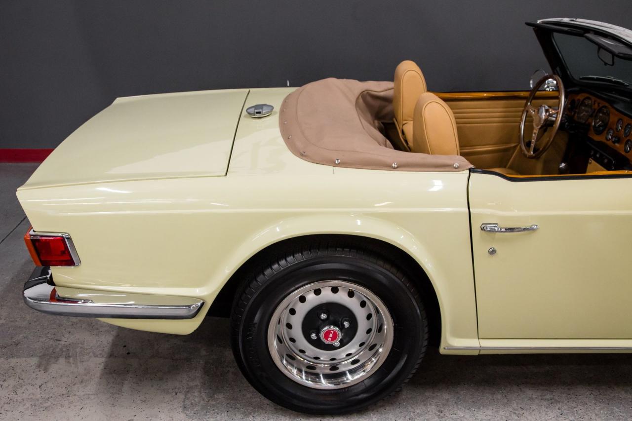 1971 Triumph FUEL INJECTED OVERDIVE TR6