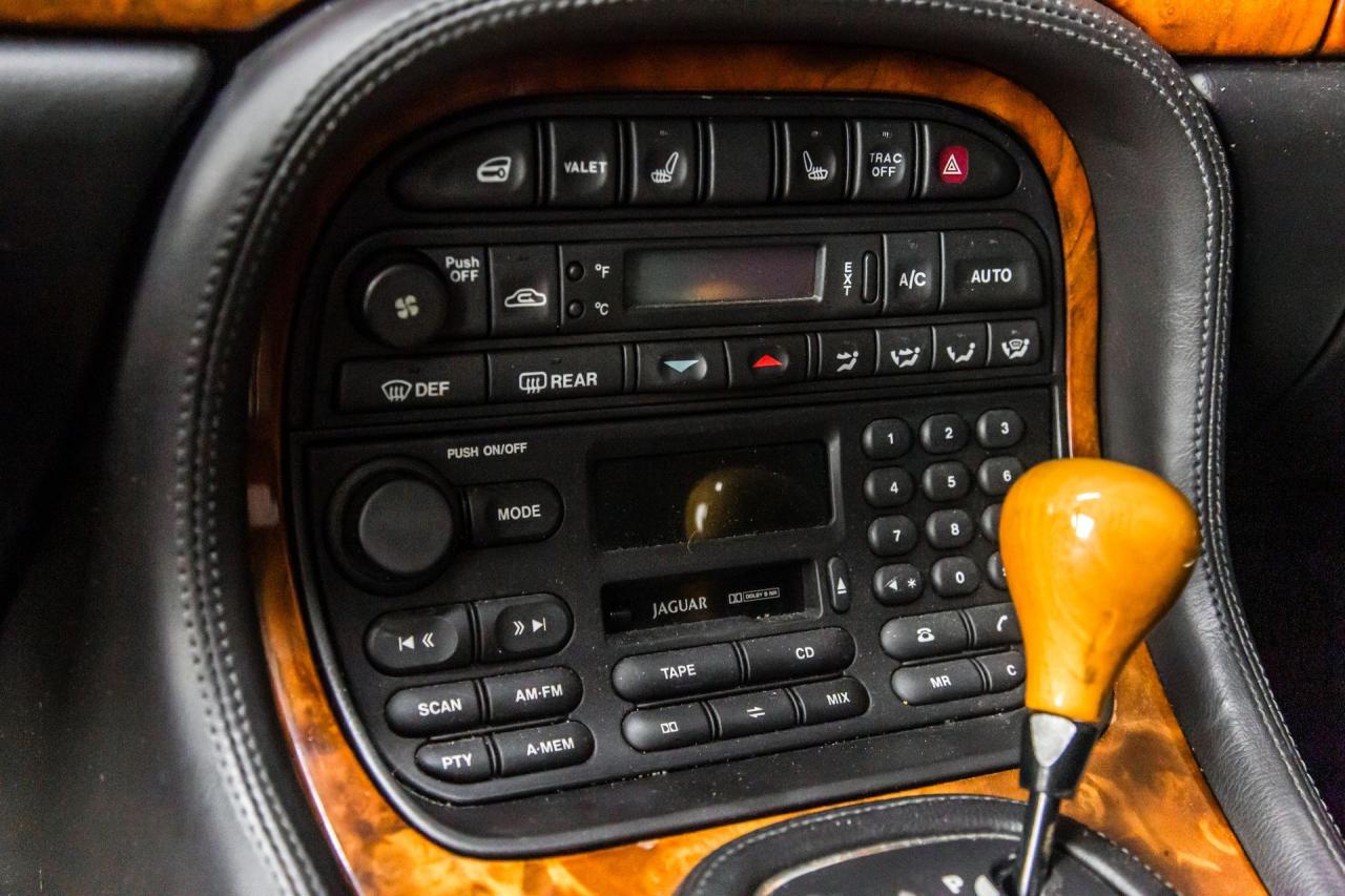 1999 Jaguar XJR SUPERCHARGED V8