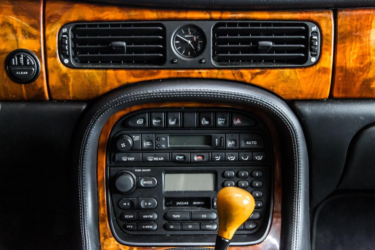 1999 Jaguar XJR SUPERCHARGED V8