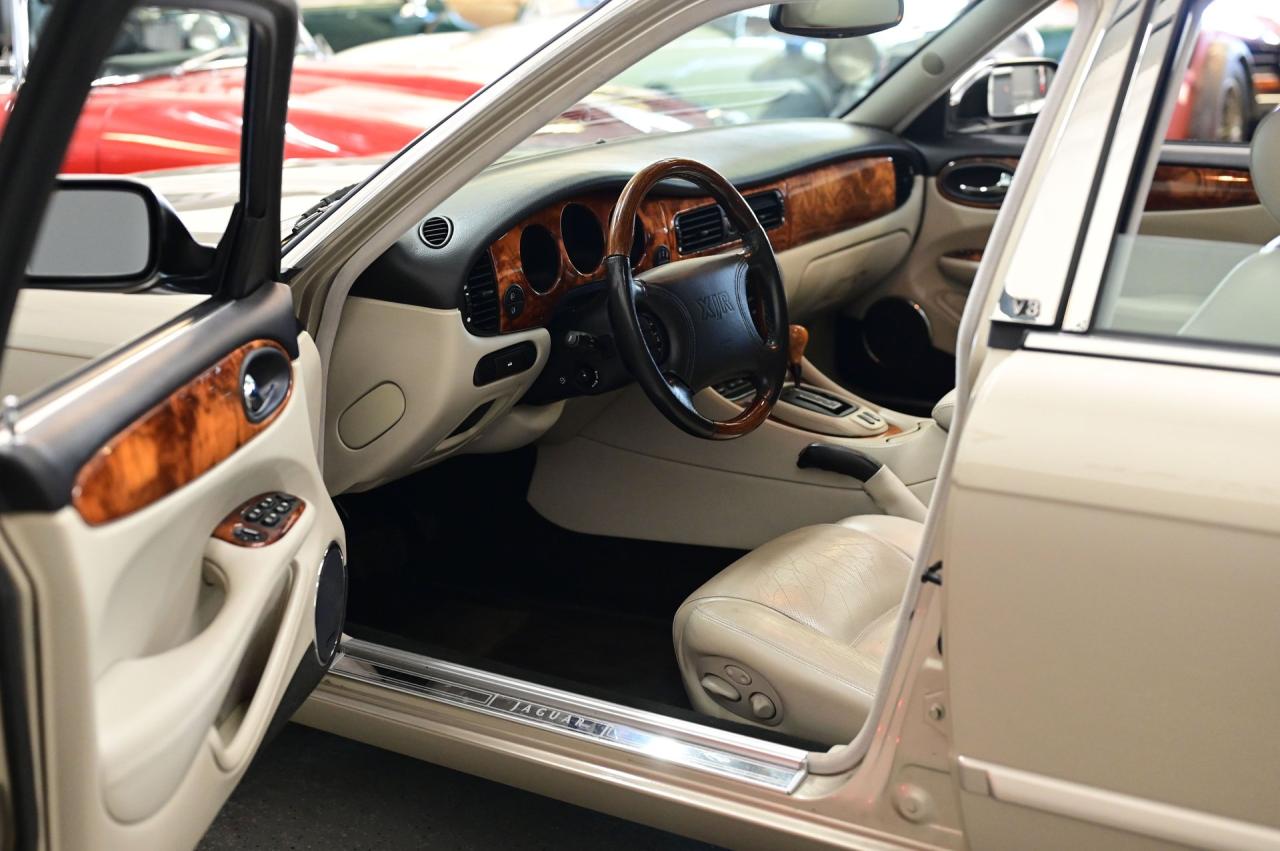 1999 Jaguar XJR SUPERCHARGED V8
