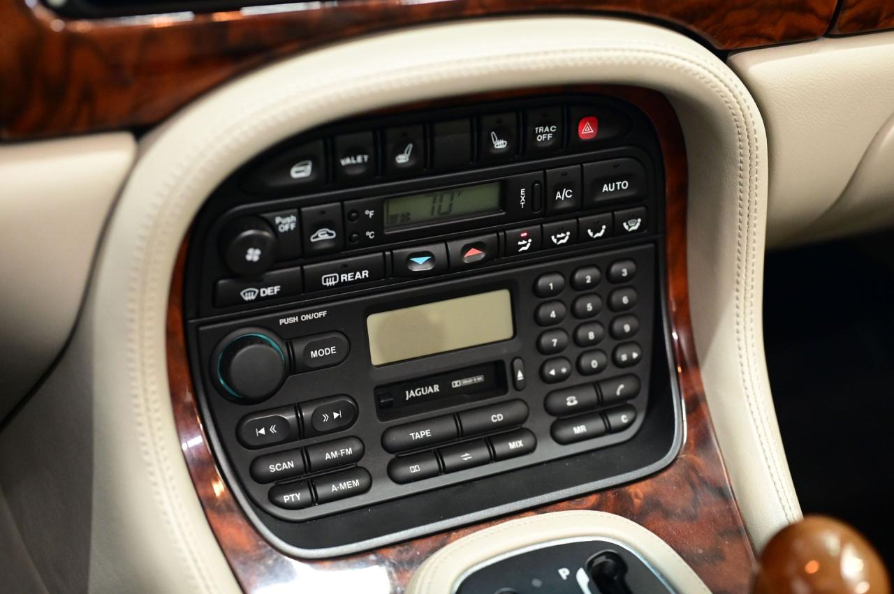 1999 Jaguar XJR SUPERCHARGED V8