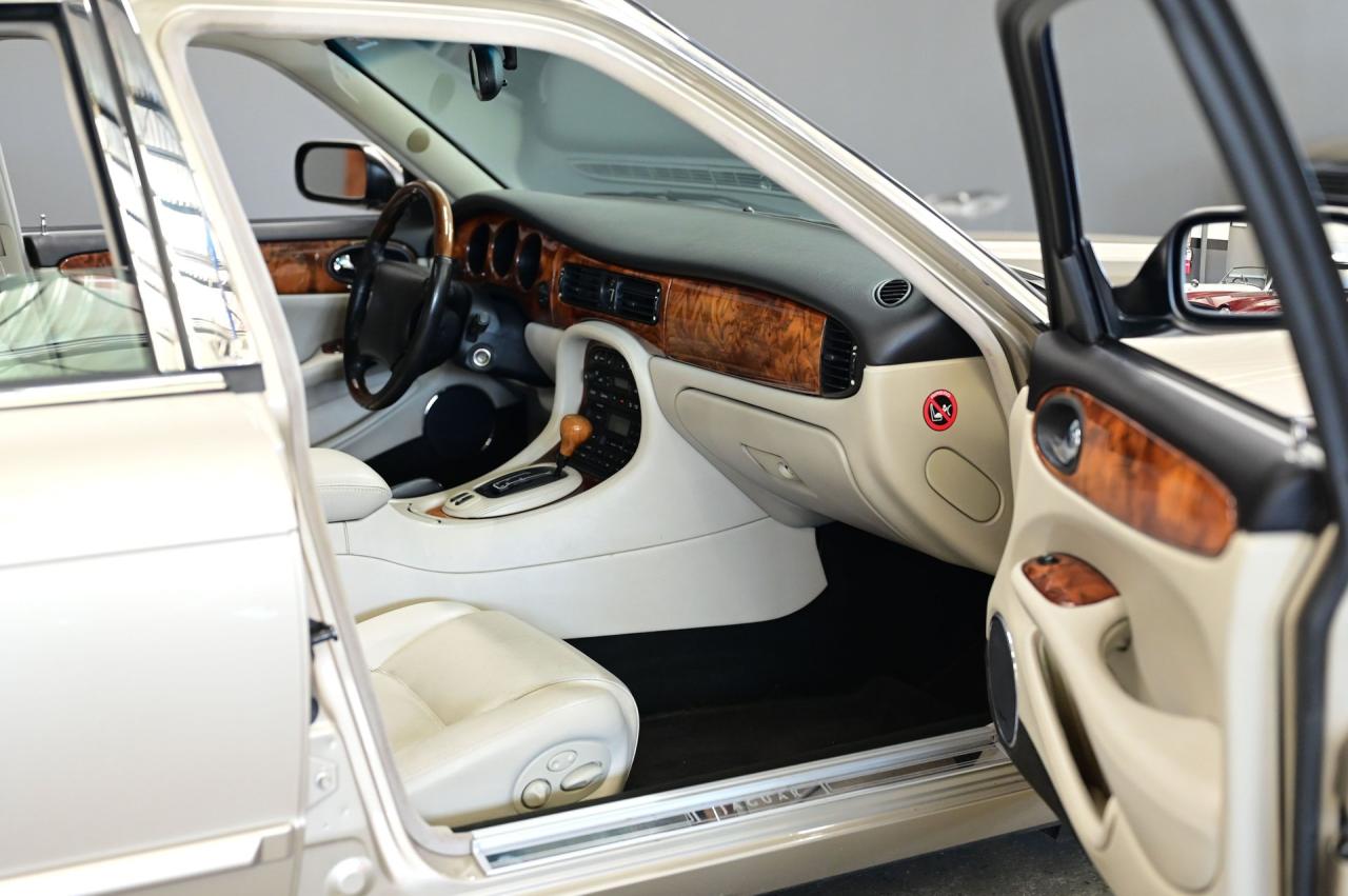 1999 Jaguar XJR SUPERCHARGED V8