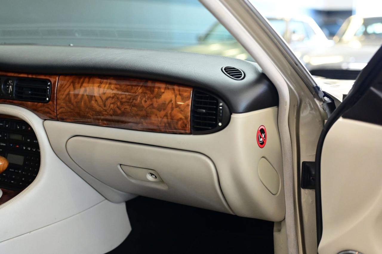 1999 Jaguar XJR SUPERCHARGED V8