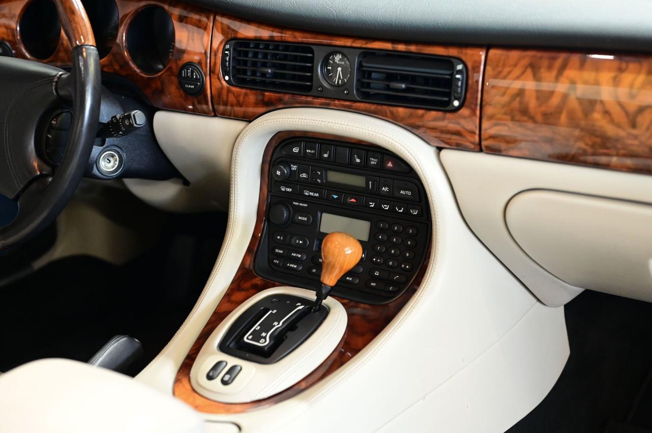 1999 Jaguar XJR SUPERCHARGED V8