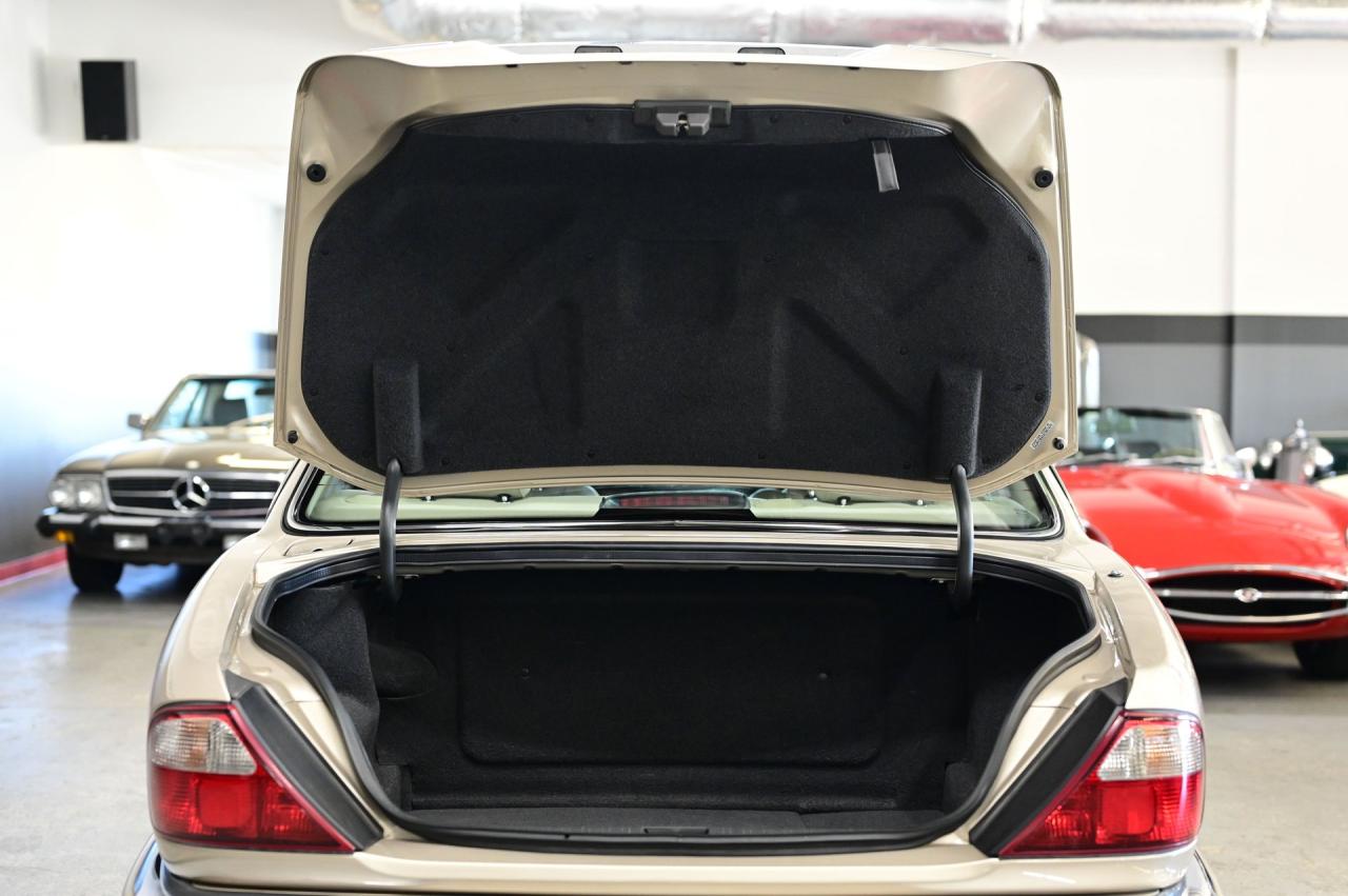 1999 Jaguar XJR SUPERCHARGED V8