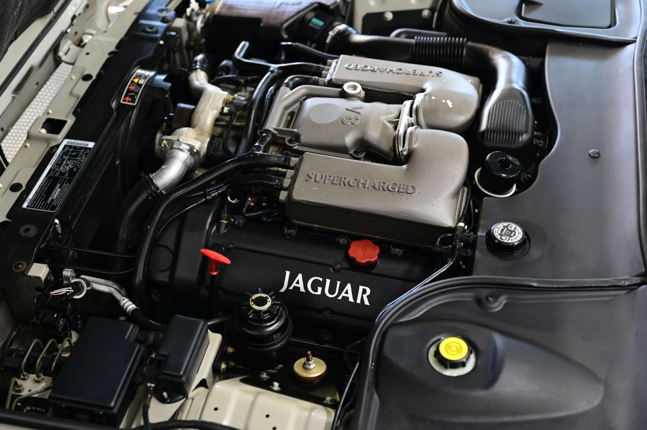 1999 Jaguar XJR SUPERCHARGED V8