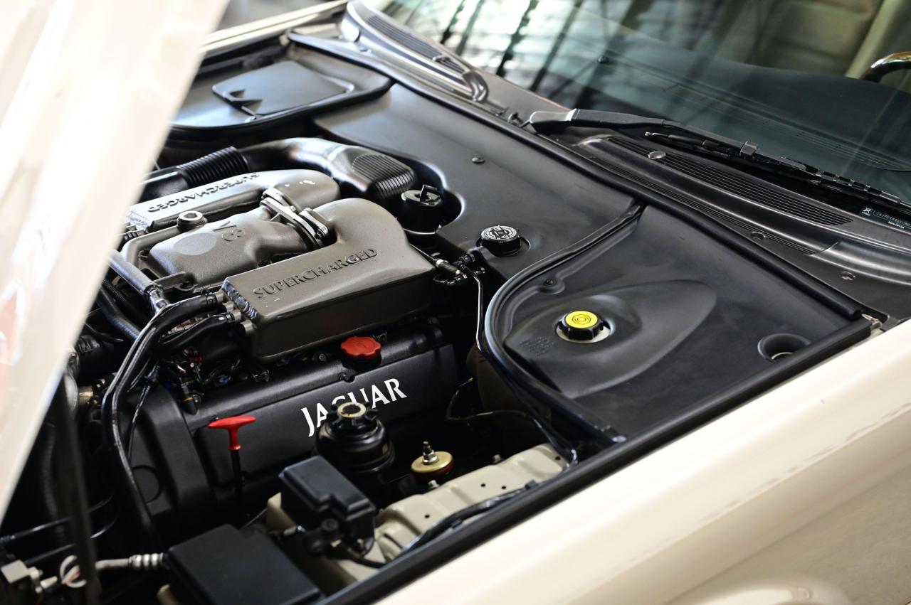 1999 Jaguar XJR SUPERCHARGED V8