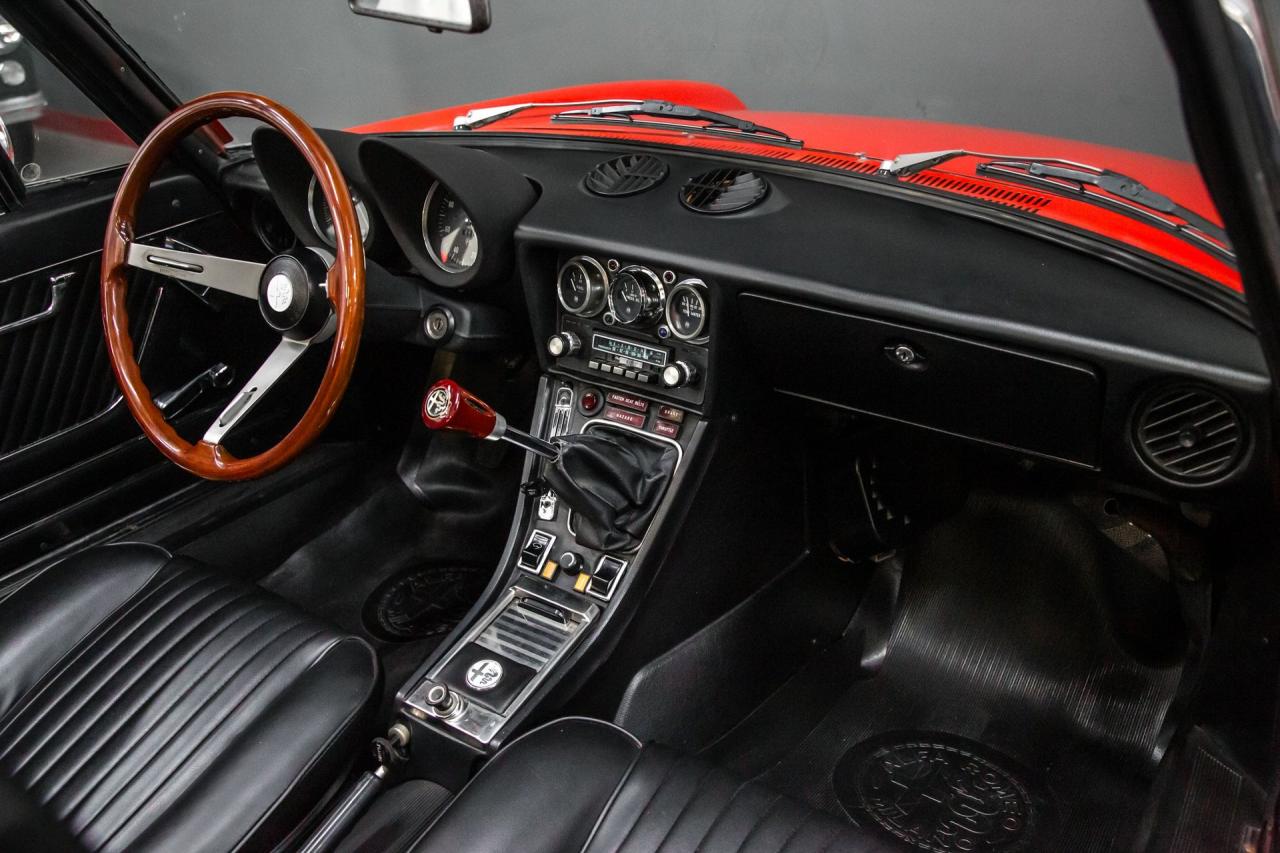 1975 Alfa Romeo 2000 Spider Veloce