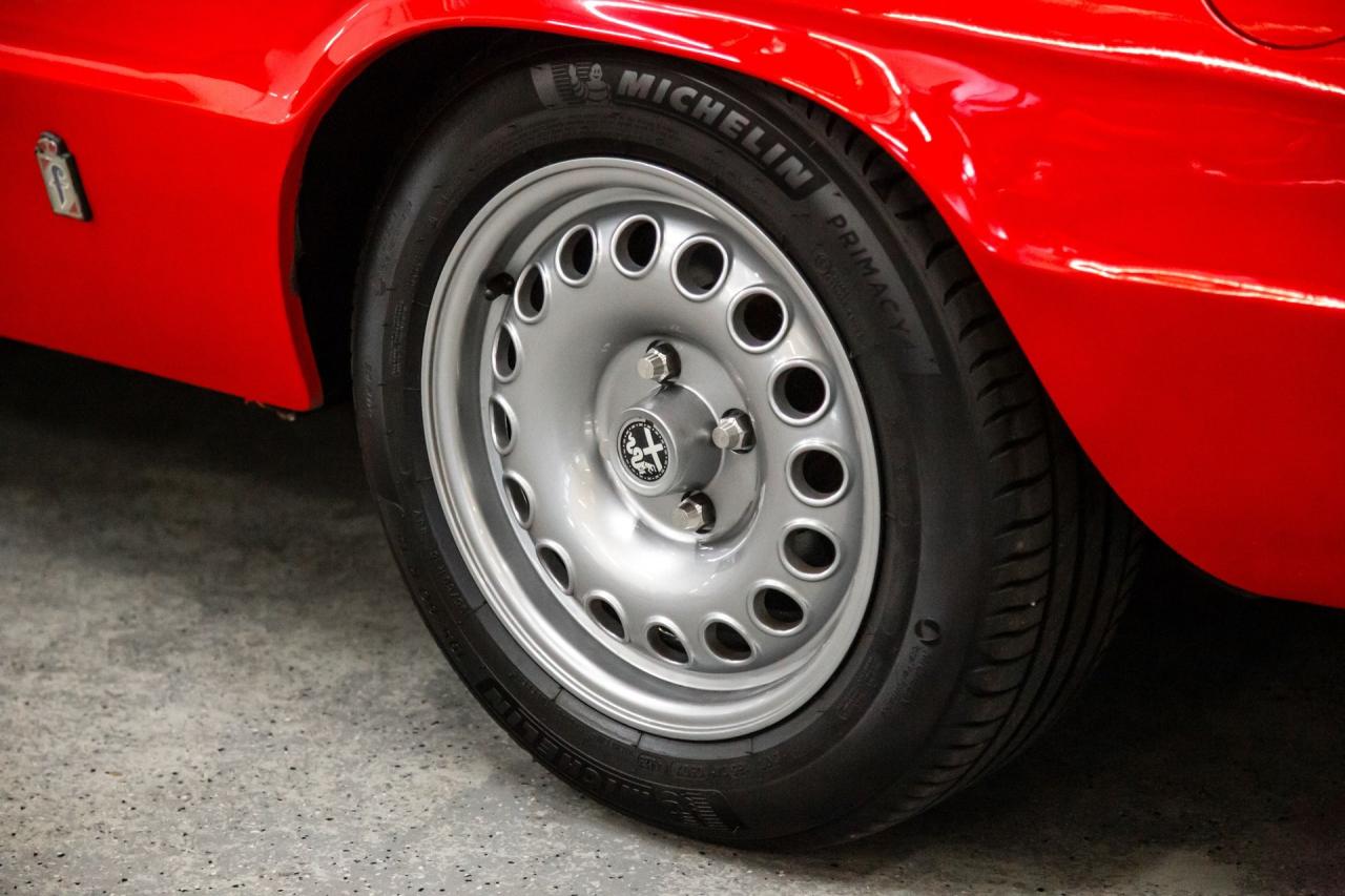 1975 Alfa Romeo 2000 Spider Veloce