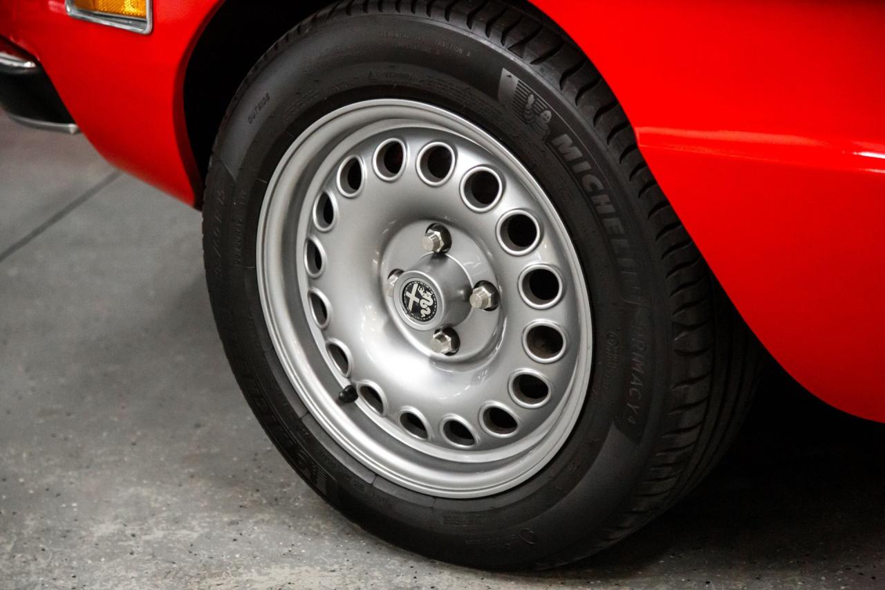 1975 Alfa Romeo 2000 Spider Veloce