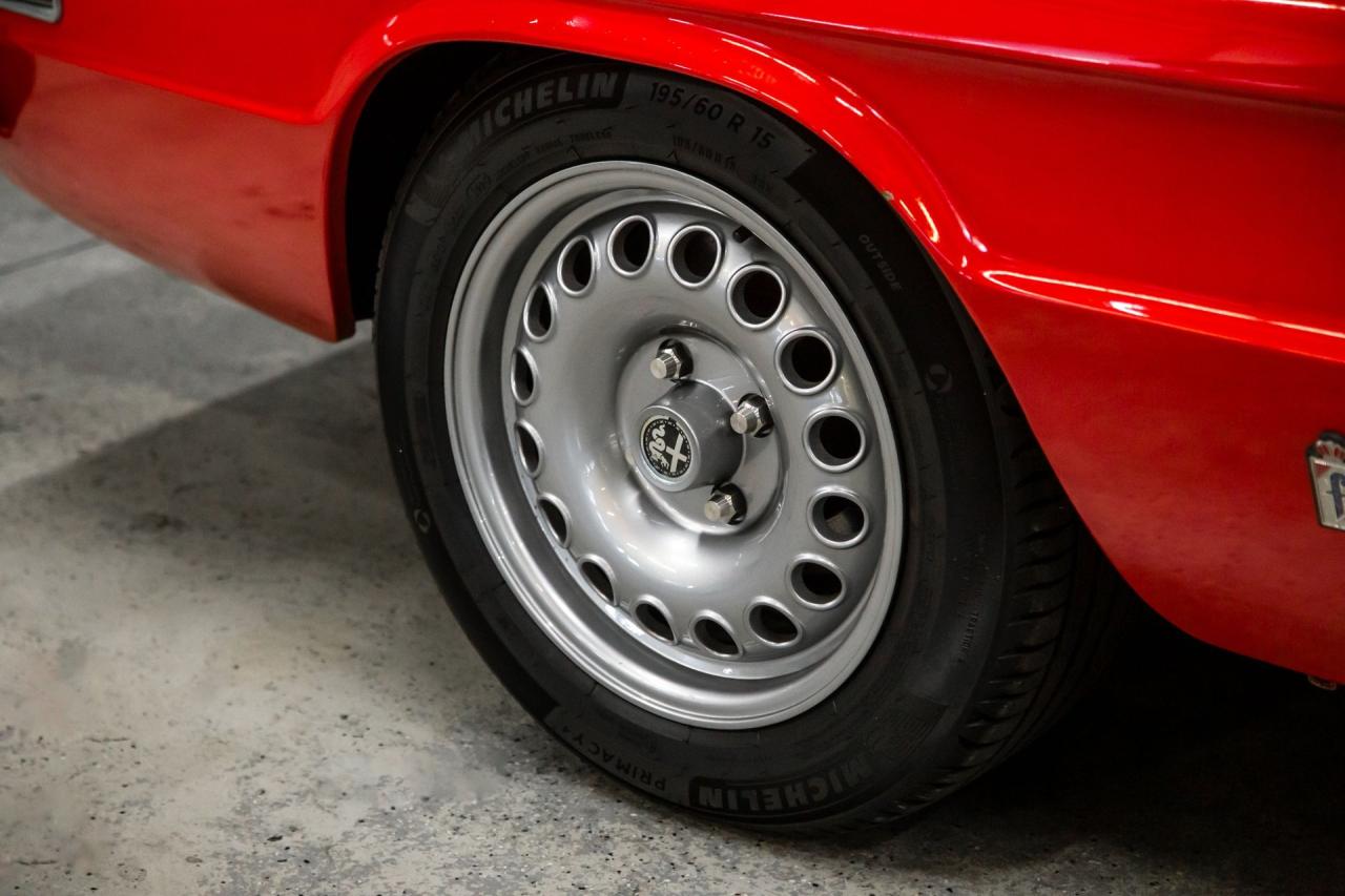 1975 Alfa Romeo 2000 Spider Veloce