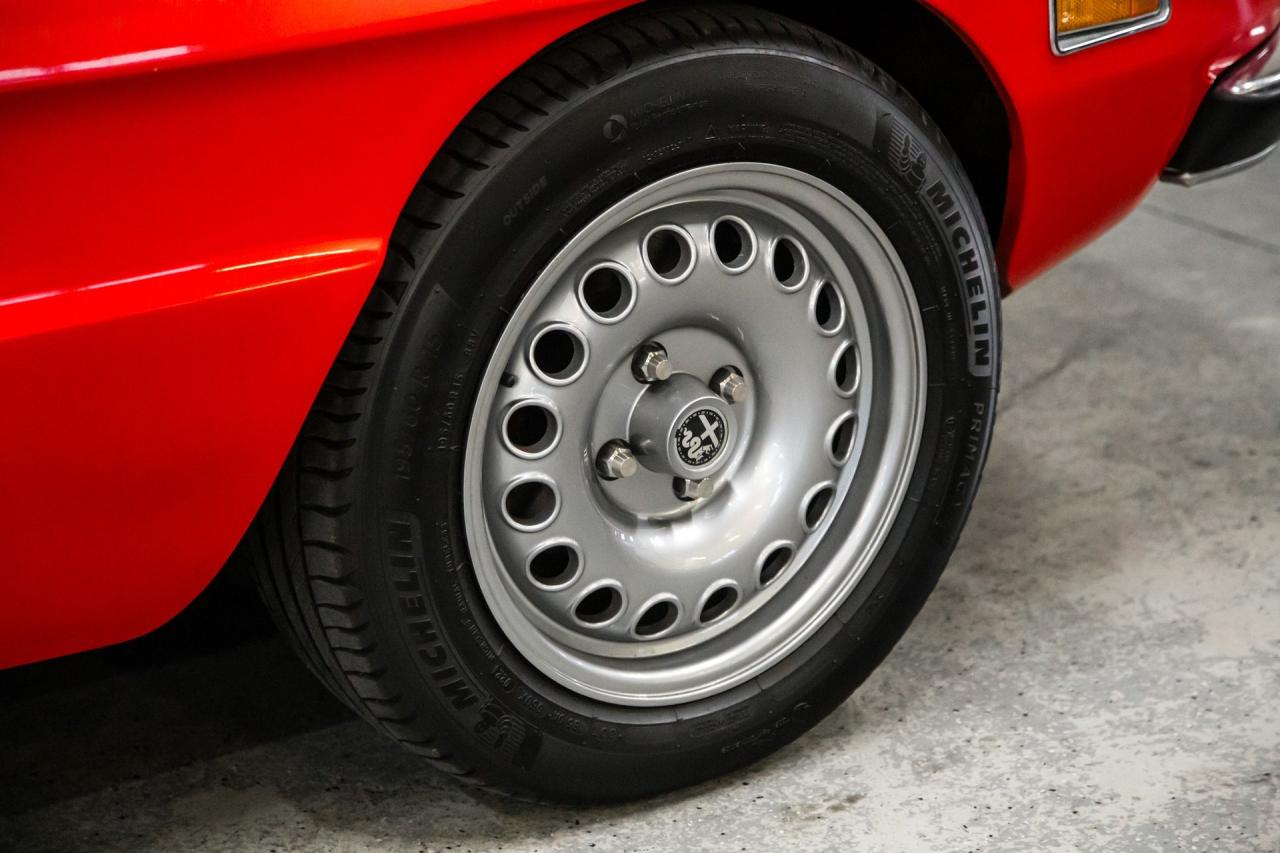 1975 Alfa Romeo 2000 Spider Veloce