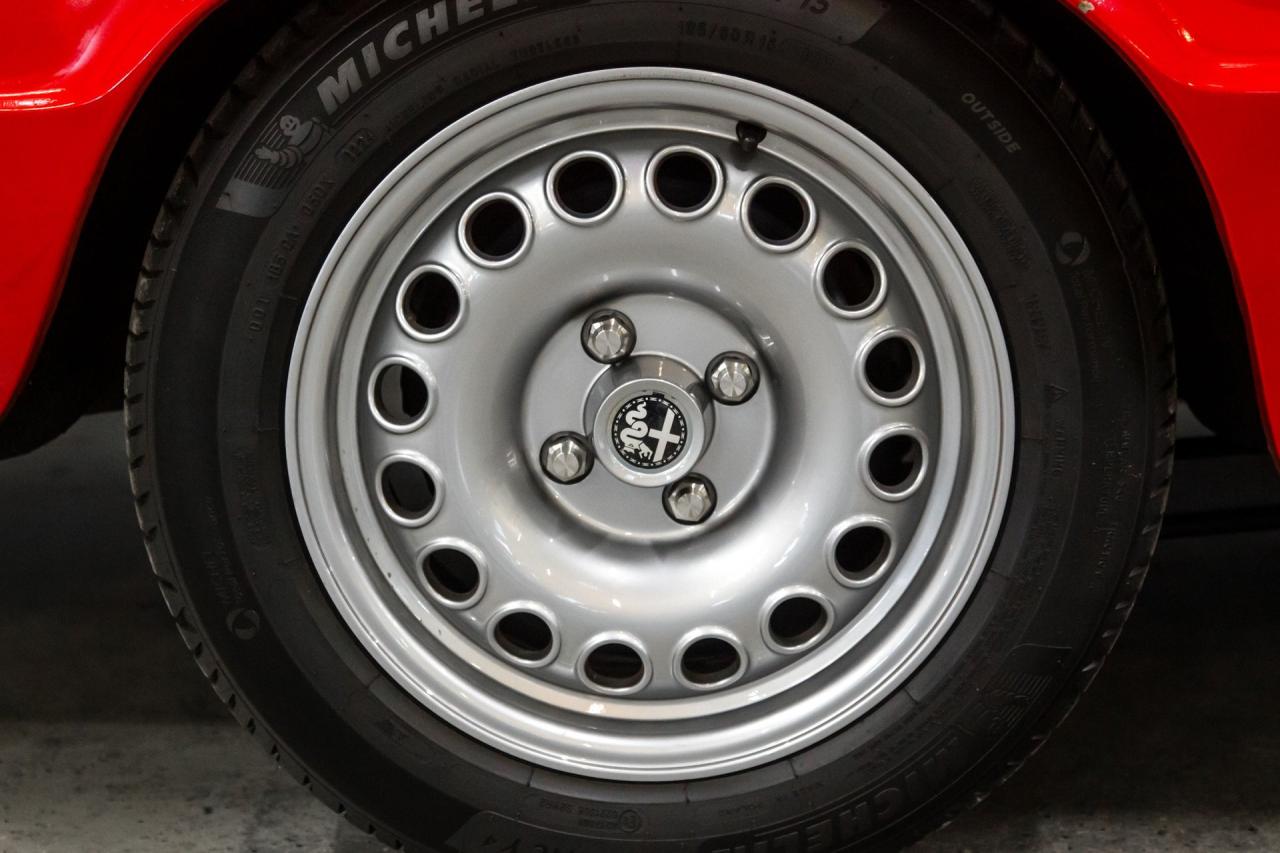 1975 Alfa Romeo 2000 Spider Veloce