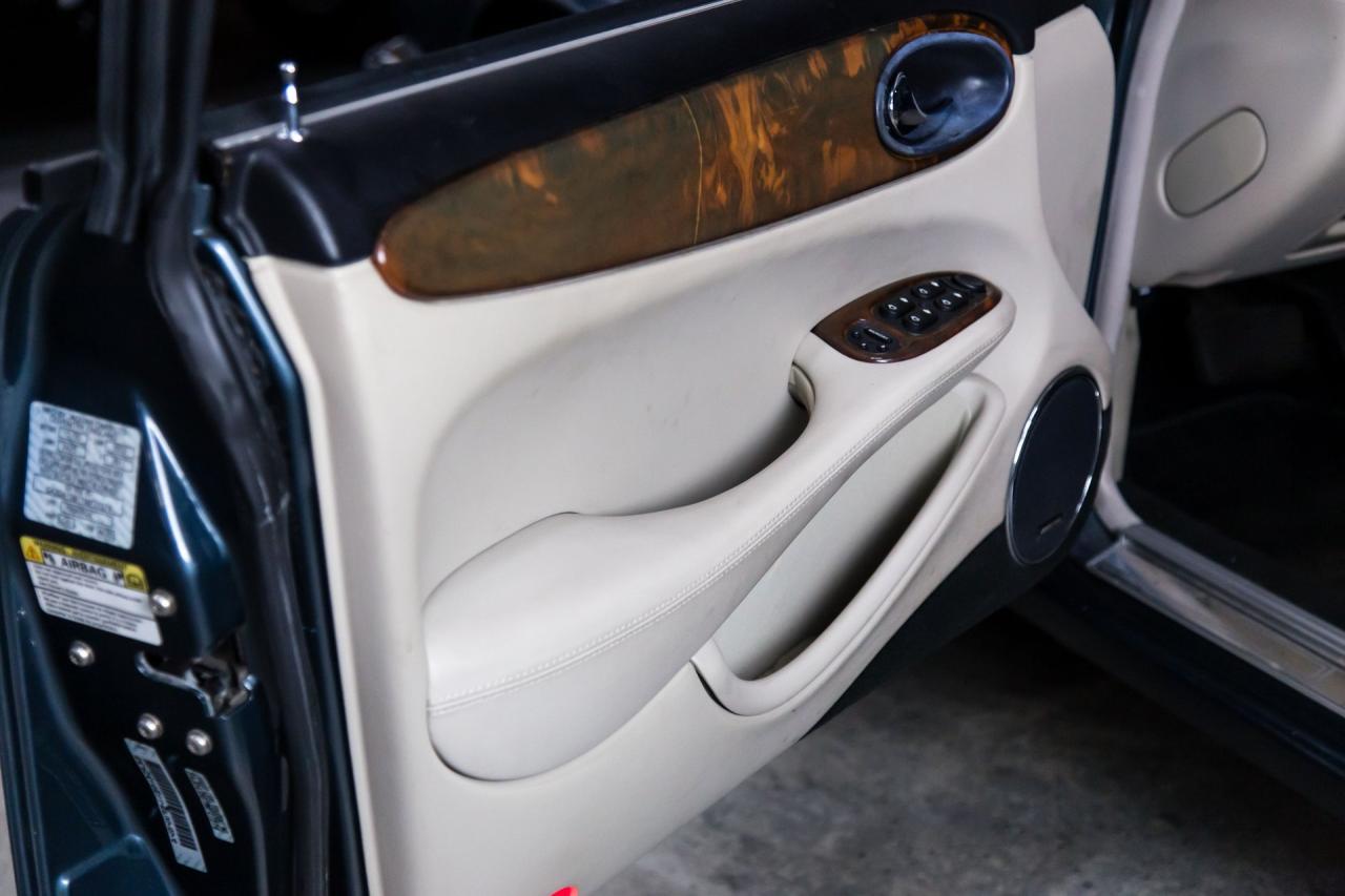 2001 Jaguar XJR SUPERCHARGED V8