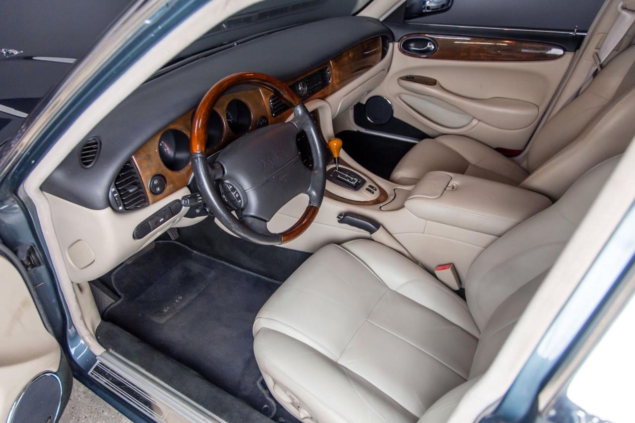 2001 Jaguar XJR SUPERCHARGED V8