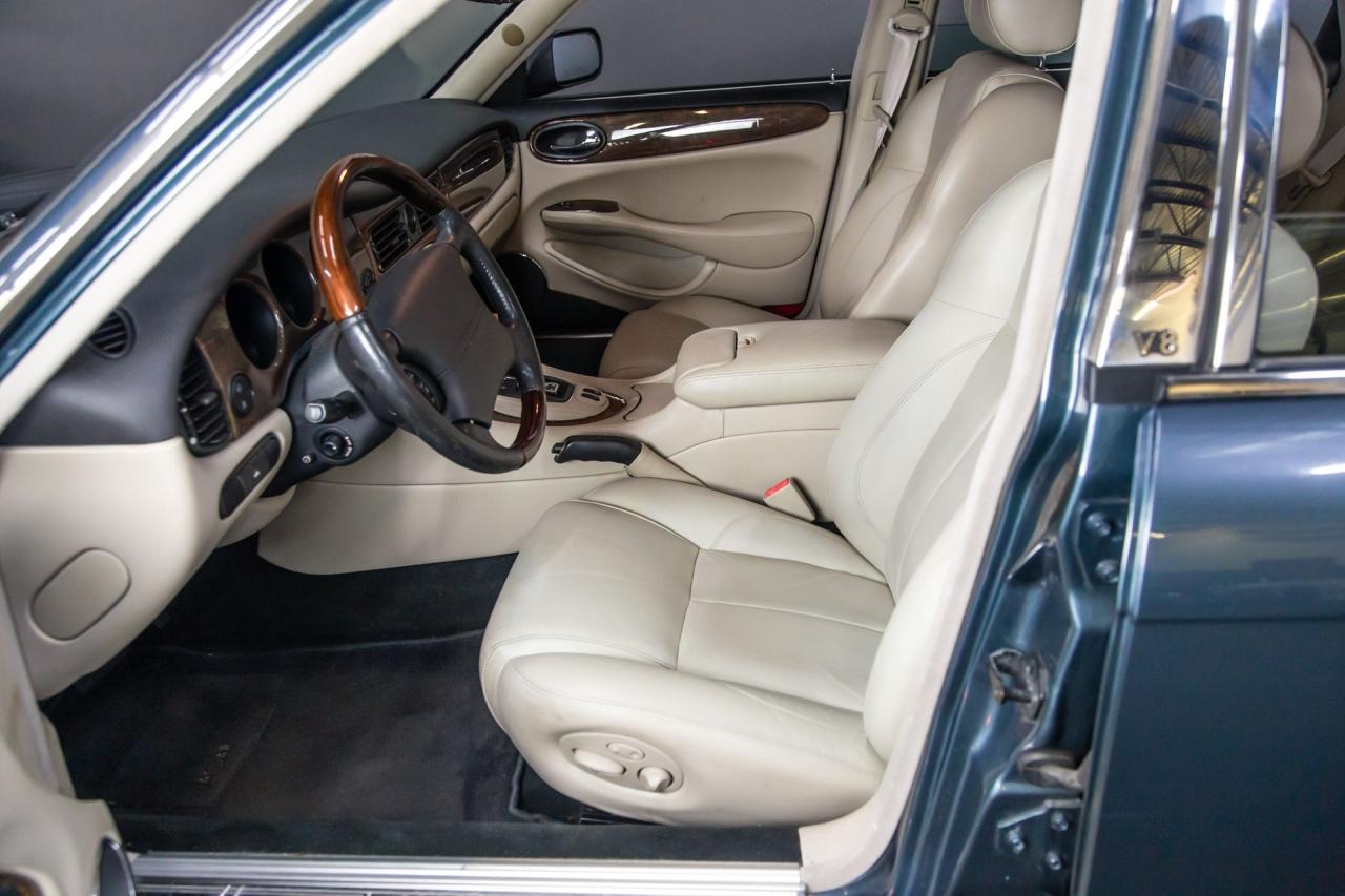 2001 Jaguar XJR SUPERCHARGED V8