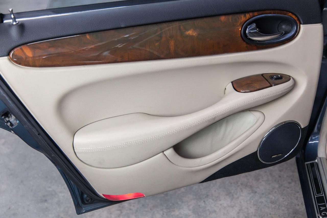 2001 Jaguar XJR SUPERCHARGED V8